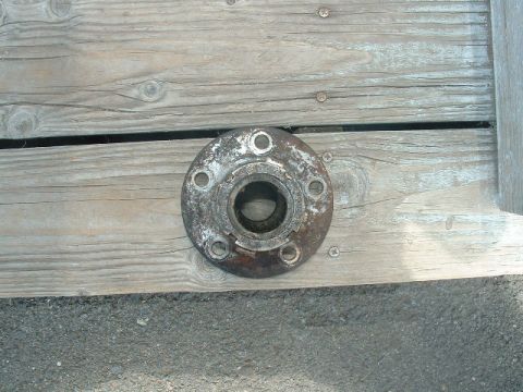1991 Ford Bronco - This is a wheel hub, not a 1991 Ford Bronco.