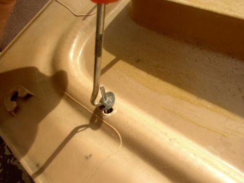 1986 Ford Bronco - This little pick tool made life a lot easier. Didn't break one clip.