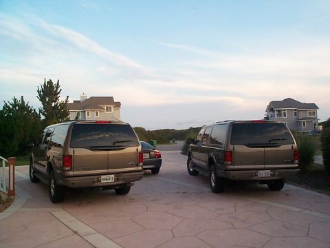 2004 Ford Excursion photo