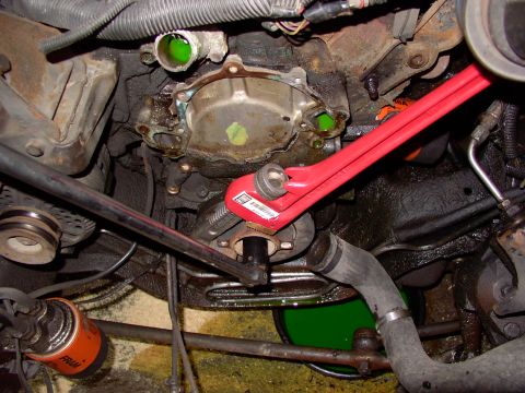 1986 Ford Bronco - Give it up sweetness, with a 24" bar it's already over ! The other Fram you see is the remote trans filter. Just over it is the 3G 130 amp…