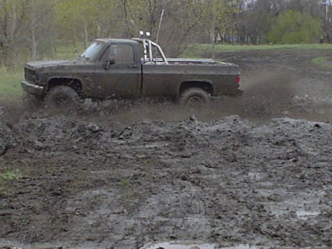 1981 Ford Bronco - 35" Swampers 305 CI Chebby, intake and carb open front and rear