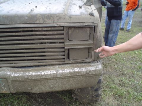 1981 Ford Bronco - Accidente' !! Ben hit the corner of his truck and was 4" or so higher then Wills bumper. His brakes werent working and he was sliding strai…