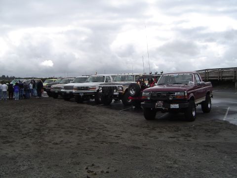 1989 Ford Bronco - Gathering under the arch in Long beach Wa...5-22-04