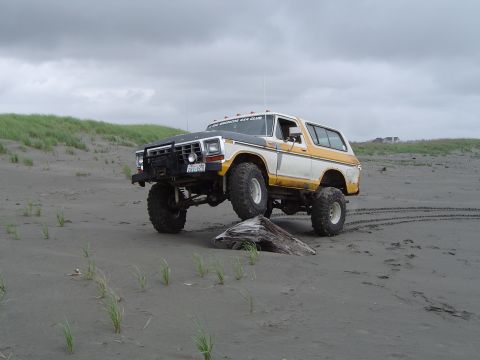 1989 Ford Bronco - Tony checkin out the swampers