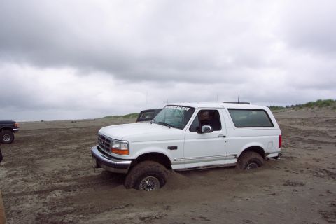 1996 Ford Bronco - Dug Me Some Holes to see Just What It Would Take to Get Stuck