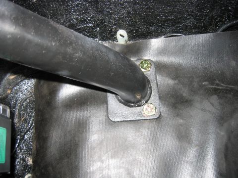 1992 Ford Bronco - It's all bolted in, I used 1/2 inch, 1 inch and a half coarse thread grade 8 bolts with regular and lock washers. I'm going to reinforce th…