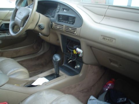 1993 Ford Taurus - stolen radio