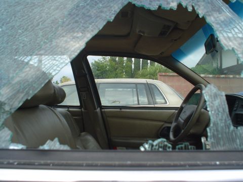 1993 Ford Taurus - stolen radio