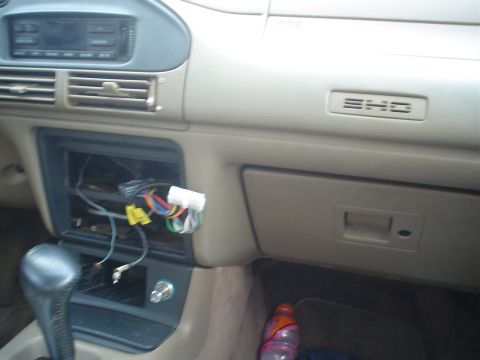1993 Ford Taurus - stolen radio