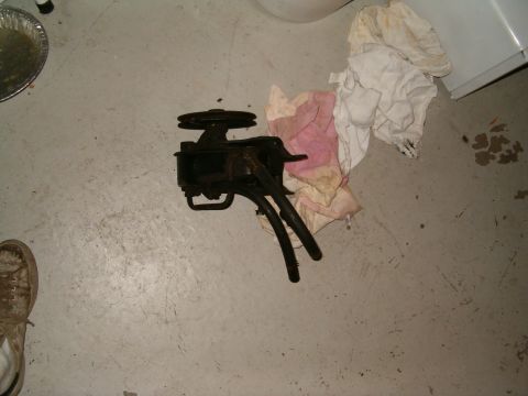 1979 Ford Bronco - This is a power steering pump assembly. It is not a 1979 Ford Bronco.
