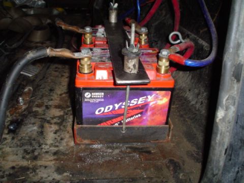 1981 Ford Bronco - my new battery holddown, much better then a bungee cord that barely held down the aux battery I got a lot farther then I thought I was gonn…