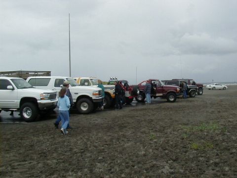 1994 Ford Explorer - Partial group picture at the arch of Long Beach. Sat 22, 2004