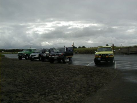 1994 Ford Explorer - Partial group picture at the arch of Long Beach. Sat 22, 2004