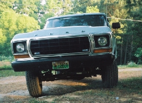 1978 Ford Bronco - I have no liceanse, the speedbump is all I have.