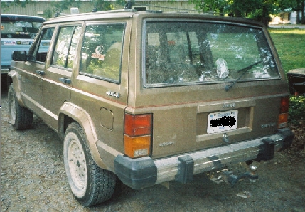 1988 Jeep Cherokee - Them tires aint whitewalls, only dust. Freakin drought!