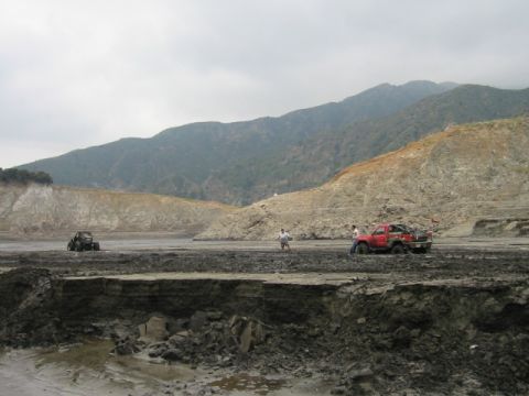 1985 Ford Bronco - Harold in his turbo deisel toyota pickup on 44's stuck with a different charlie.