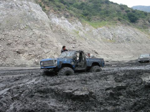 1985 Ford Bronco - Darren's Blazer on 44's stuck