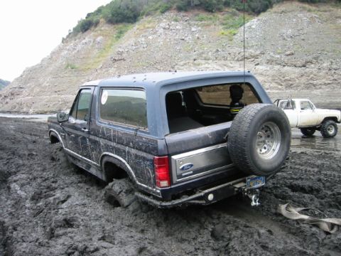 1985 Ford Bronco - Darn i'm stuck
