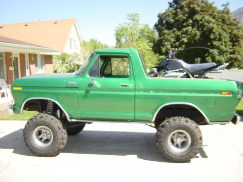 1979 Ford Bronco - My two favorit toys, My Bronco and my Banshee.