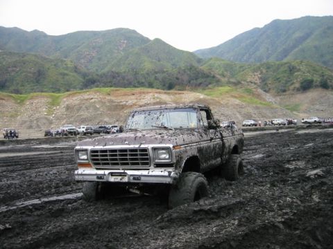 1985 Ford Bronco - Victor is stuck