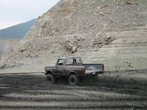 1985 Ford Bronco - Victor making a pass
