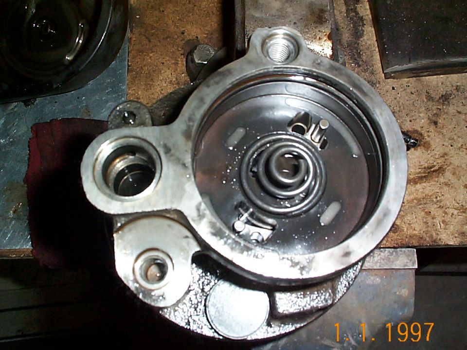 This is the spring behind the retaining plate.