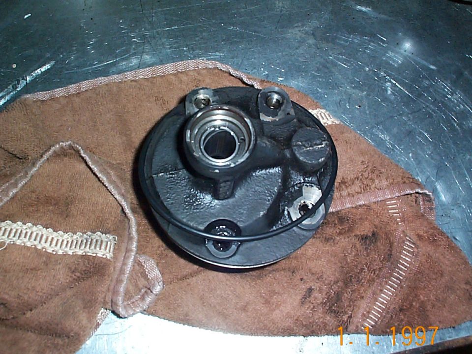 Jumping ahead, b/c the shaft seal was not wanting to come out I put the large o-ring on the case, this is the one that seals the resevoir to the housing.