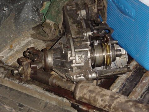 1989 Ford Bronco - it used to be a np108!!!!! when they pulled me outta the hole the only thing holdin the t-case ont the truck was the drive shafts dragging…