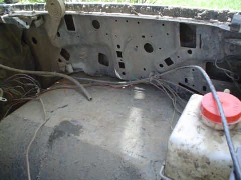 1981 Ford Bronco - the location I chose to put my washer res. and 7.62 MM ammo can