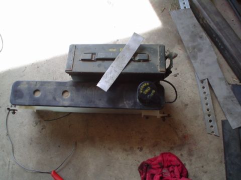 1981 Ford Bronco - how its gonna look in the truck. The res came out of a 89 Mercury Topaz. There was an escort there that had one as well. 10 bucks