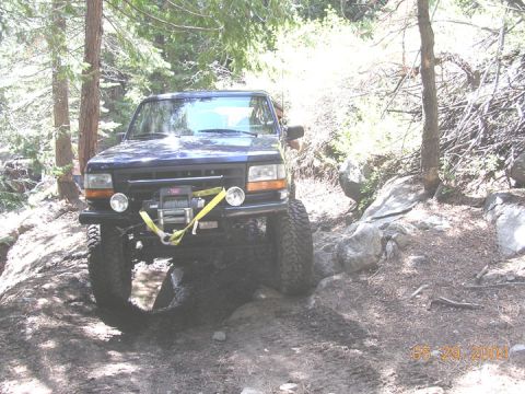 1994 Ford Bronco - staying clear of the edge