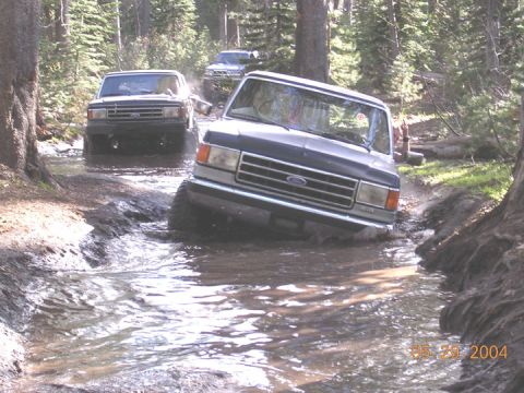 1994 Ford Bronco - andy thrashing through some of the deeper water on the way out
