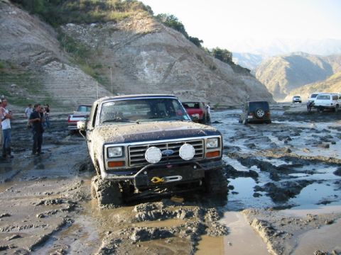 1985 Ford Bronco - was trying to pull the truck out on the left but got myself stuck