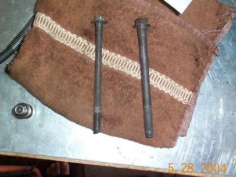 1992 Ford Bronco - Here you can see the difference in the diameter of the compressor bolts. The one on the right works with the Saginaw bracket.