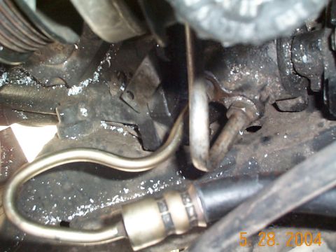 1992 Ford Bronco - Here is a better angle of the bend I put in the high pressure hose to make it fit at the gear box. Make sure the fitting threads properly i…