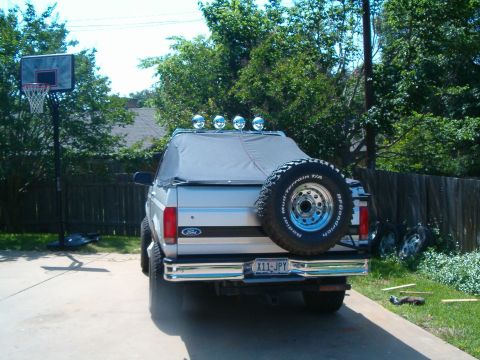 1996 Ford Bronco - This Ford Bronco appears to be from the early to mid-1990s, not a 1996 model.