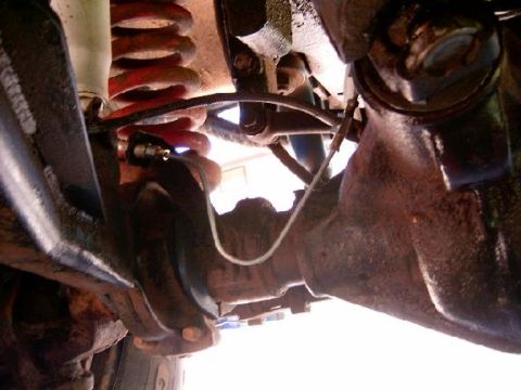 1978 Ford Bronco - I replaced the stock braklines with Thunderbird flex hoses and universal hardlines on the axle.
