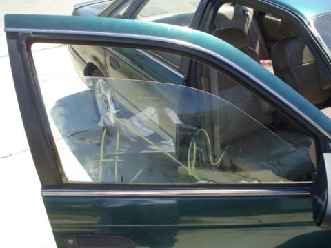 1993 Ford Taurus - the window is in.
