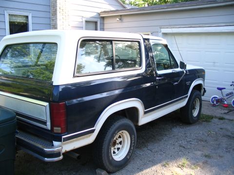 1984 Ford Bronco - This Ford Bronco appears to be from the early 1980s, not a 1984 model.