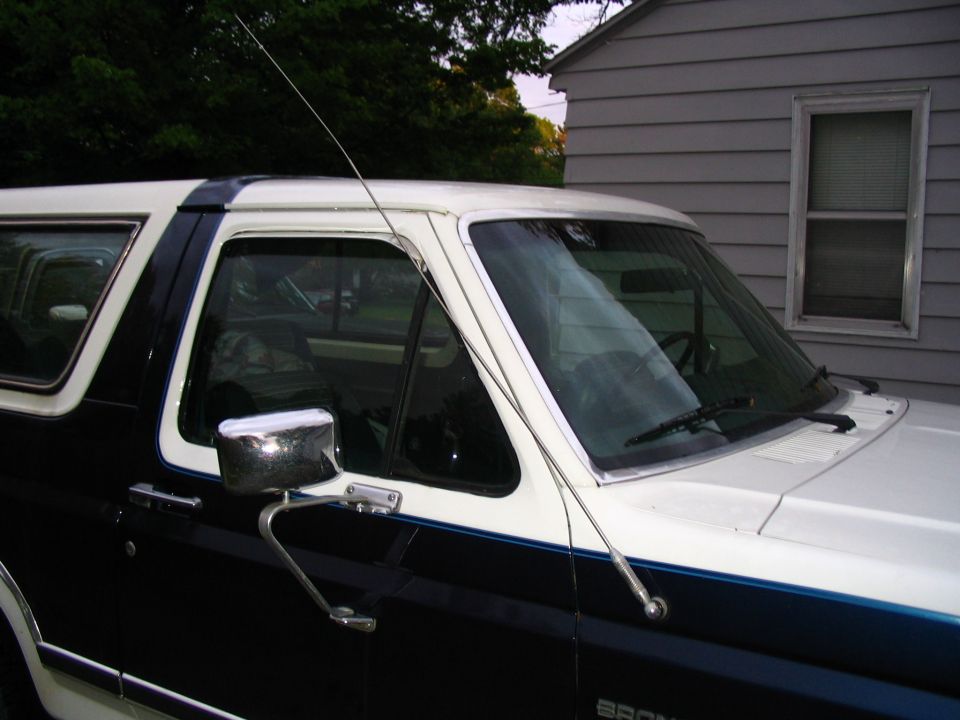 Two-tone 1984 Ford Bronco, driver's side 3/4 front view
