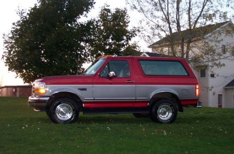 1995 Ford Bronco - 31's and freshly washed