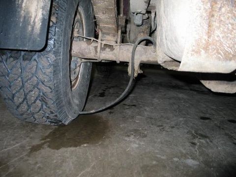 1995 Ford Bronco - Brake breather fell out!