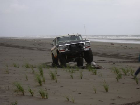 1991 Ford Bronco - Tony checkin out the 38's