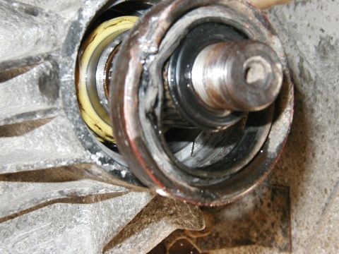 1985 Ford Bronco - the rear output seal finally out