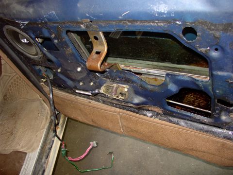 1986 Ford Bronco - Whip off the inner panel, disconnect PDL, PW, switches and speaker. Note (4) 7/16" nuts, over handle, holding my window mechanism as oppose…