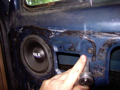 1986 Ford Bronco - This one 7/16" bolt holds the corner window frame to the door.