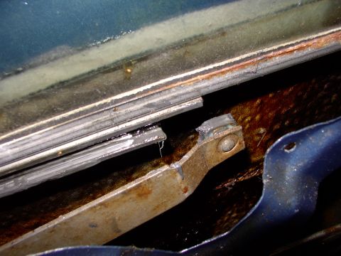 1986 Ford Bronco - After the corner window, with it's frame, is out the big window is so loose in the door frame you just slide it off the square glide and ou…