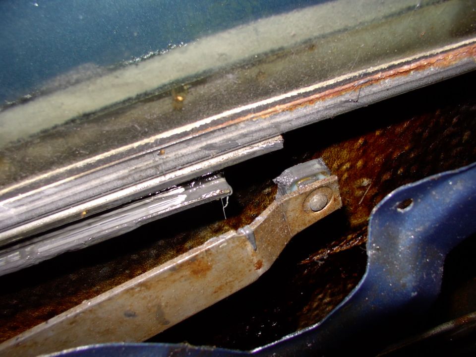 After the corner window, with it's frame, is out the big window is so loose in the door frame you just slide it off the square glide and out it comes.  Remember to put the window halfway down before disconnecting power.