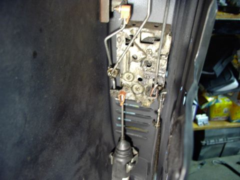 1986 Ford Bronco - New actuator installed and plug connected. I'll probably forget I fixed them, I've been without PDLs for over two years !