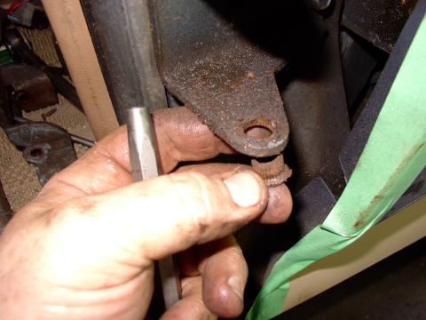 1986 Ford Bronco - Some Chebbie ownin' swine was already here and ruined my hinges by hammering in GM style serated bushings so Ford bushings will never fit a…